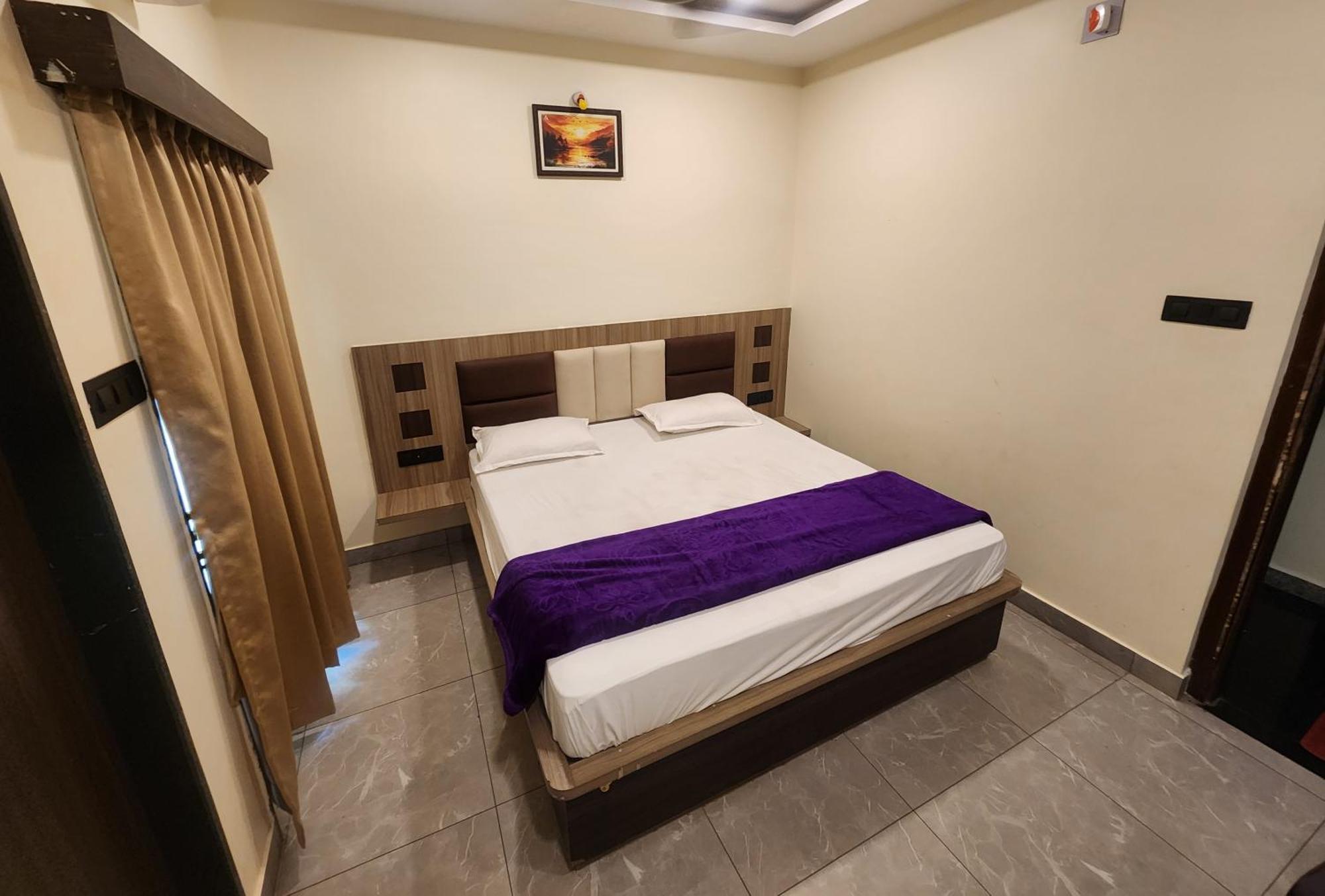 Hotel Abhishek Puri