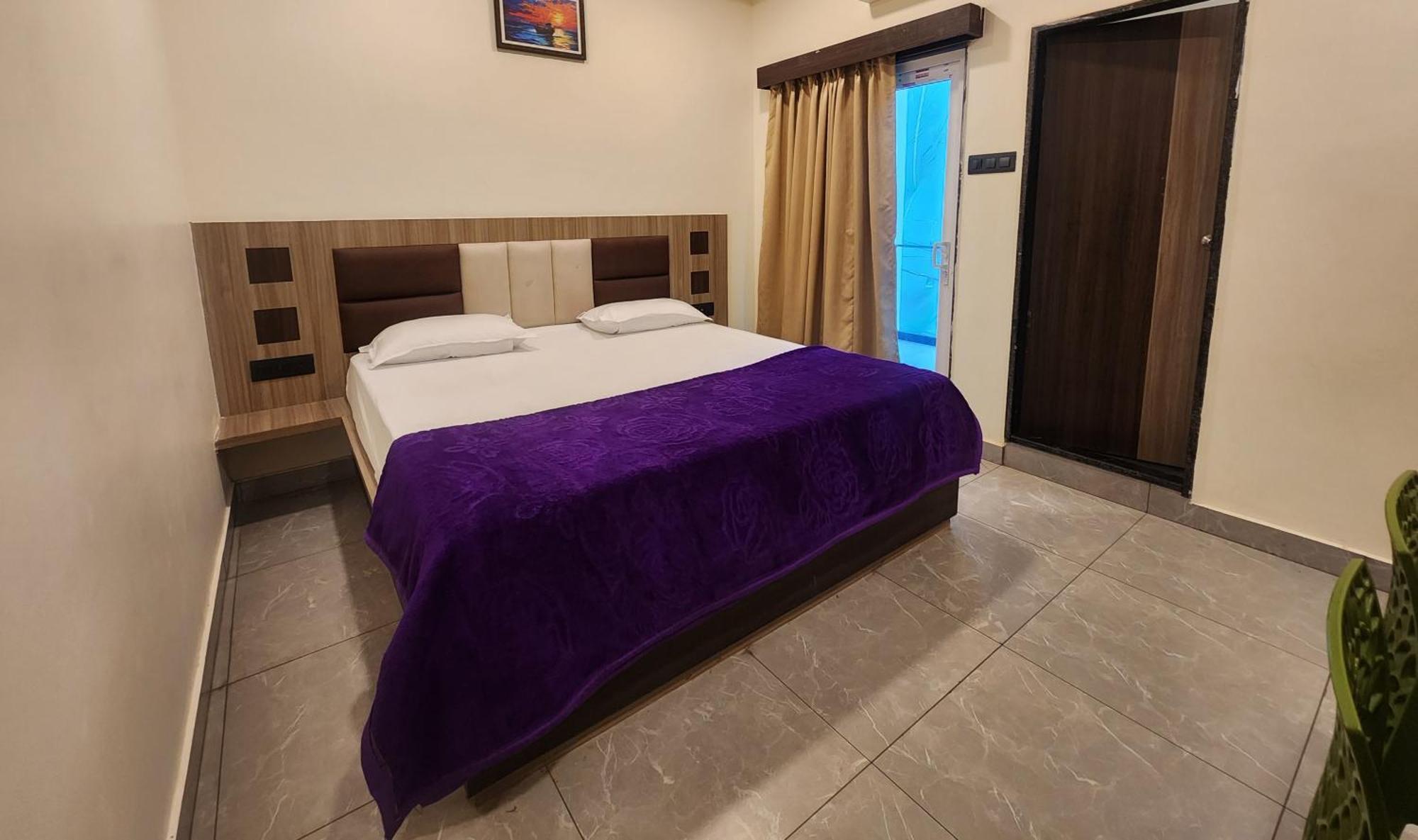 Abhishek Hotel
