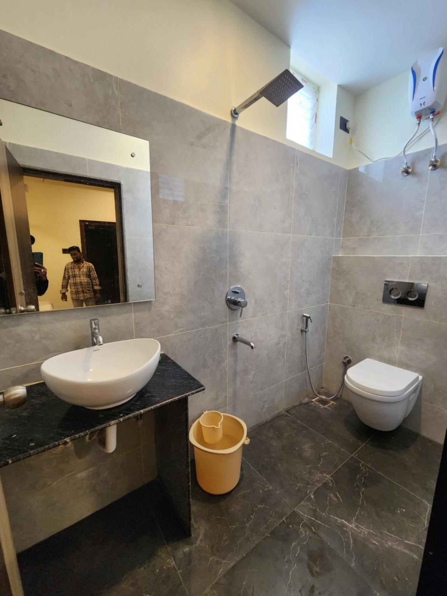 Hotel Abhishek 3*