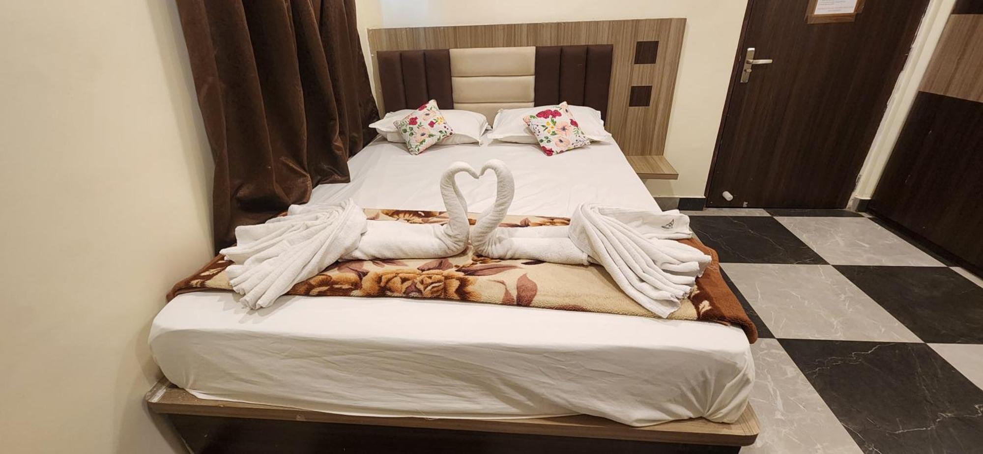 Abhishek Hotel Puri