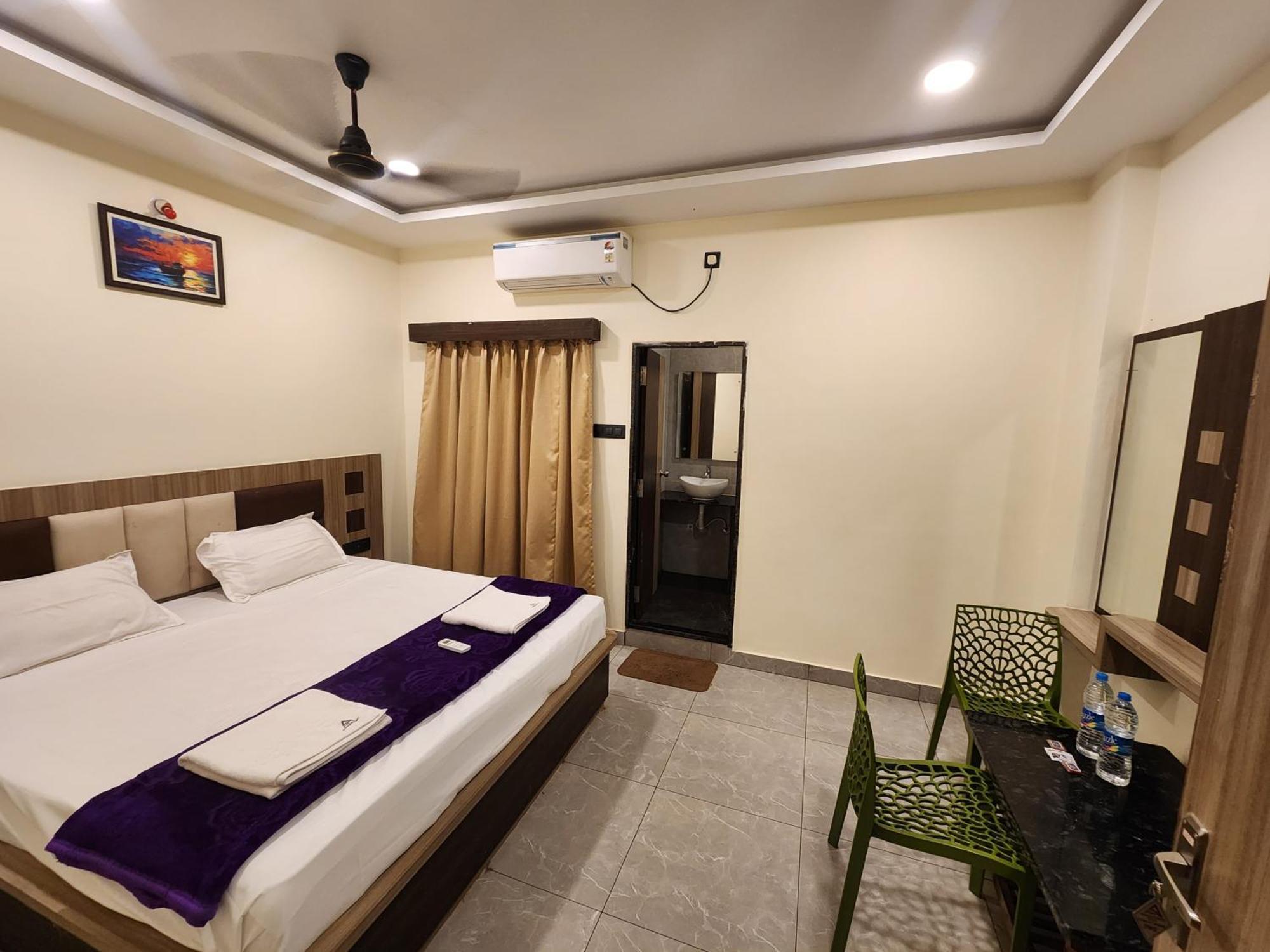 Abhishek Hotel Puri