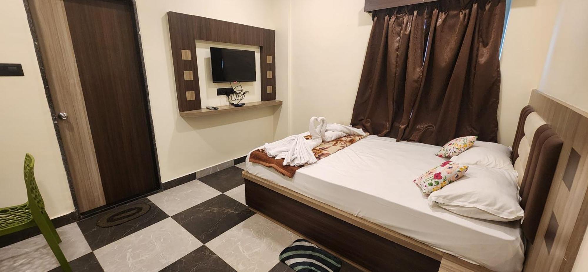 Abhishek Hotel